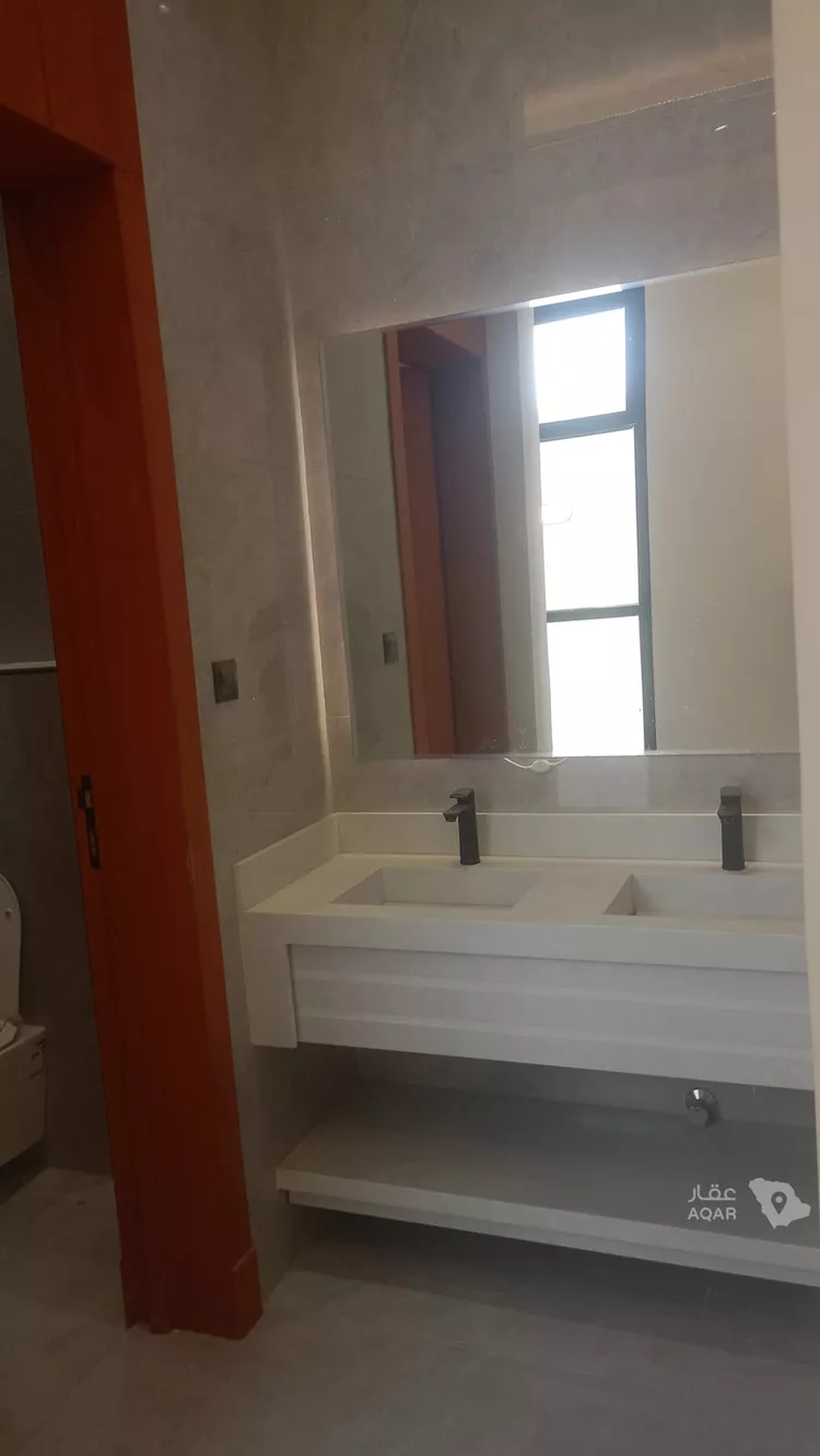 Floor for Sale in Riyadh Ar Rimal 10