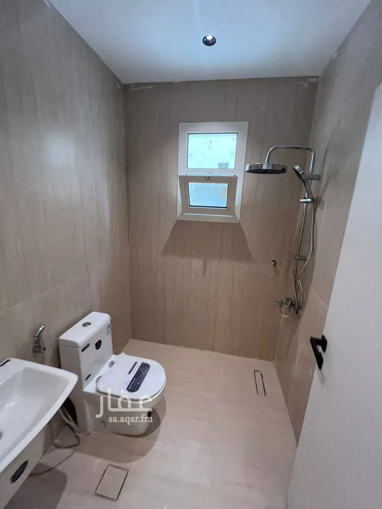 Floor for Rent in Riyadh Al Arid 7