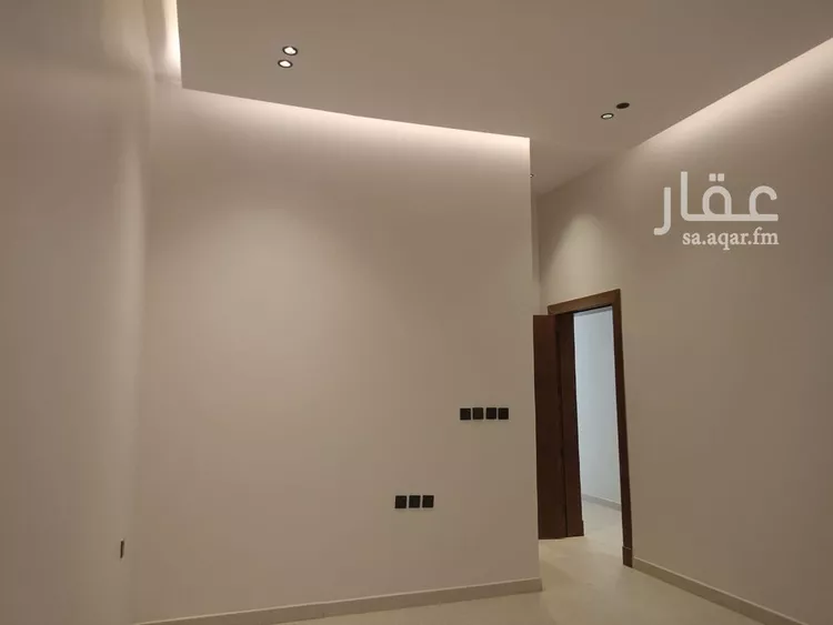 Floor for Sale in Riyadh Al Janadriyah 7