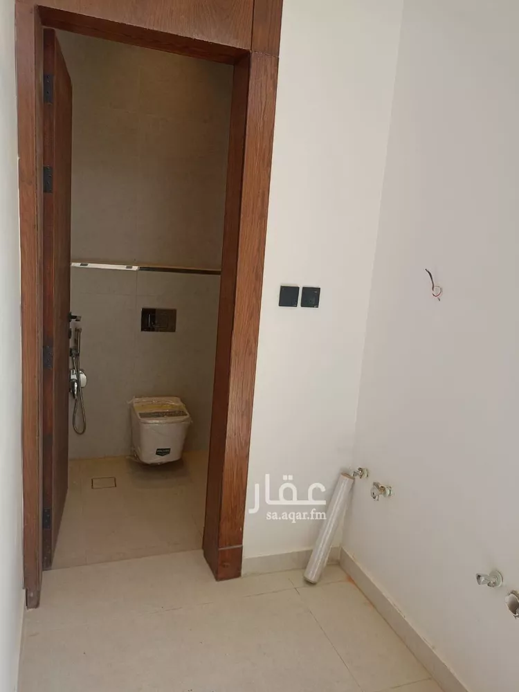 Floor for Sale in Riyadh Al Janadriyah 18