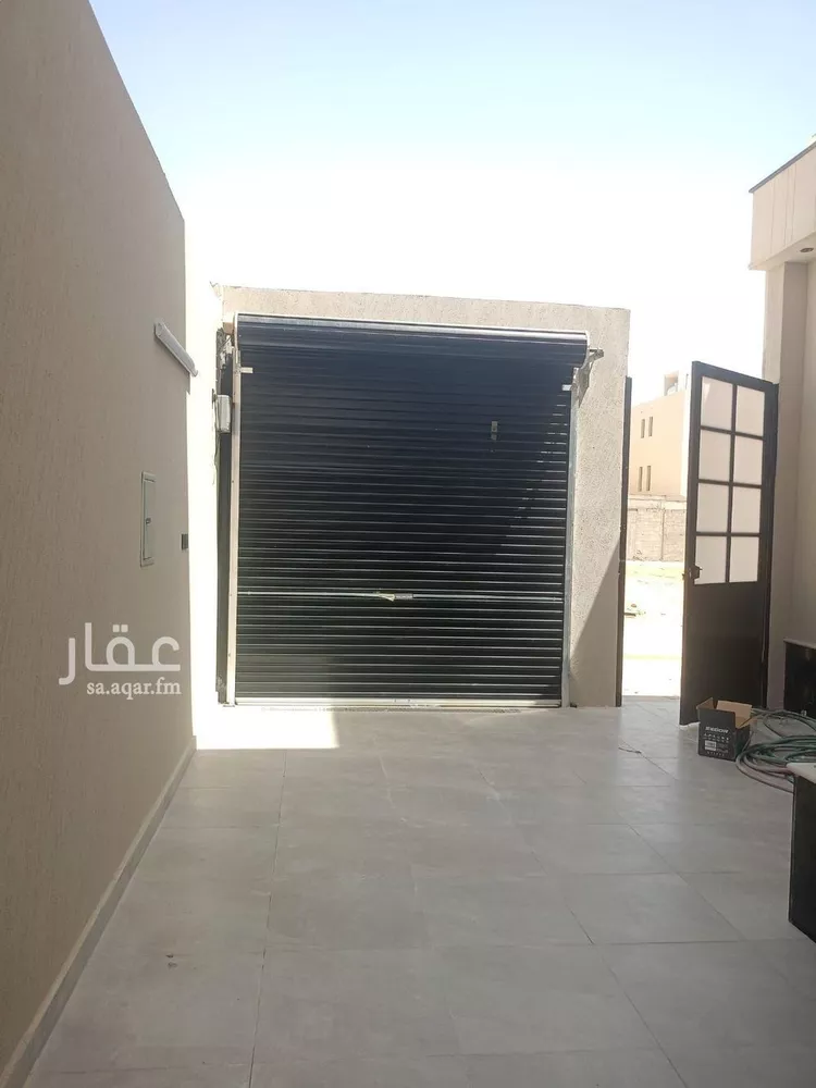 Floor for Sale in Riyadh Al Janadriyah 8
