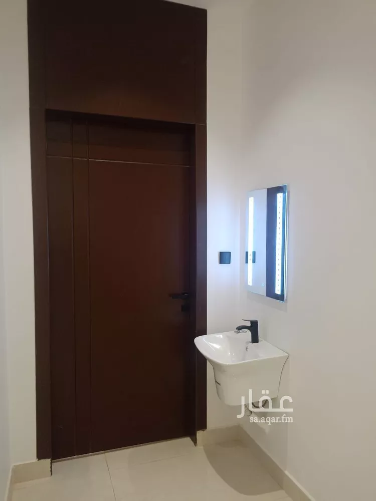 فيلا للبيع في شارع عمر بن الحبيب, حي الجنادرية, مدينة الرياض, منطقة الرياض 9