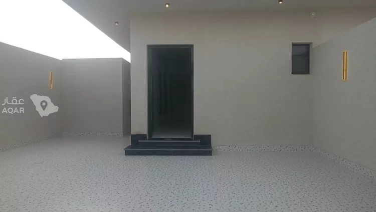 Floor for Sale in Riyadh Ar Rimal 4