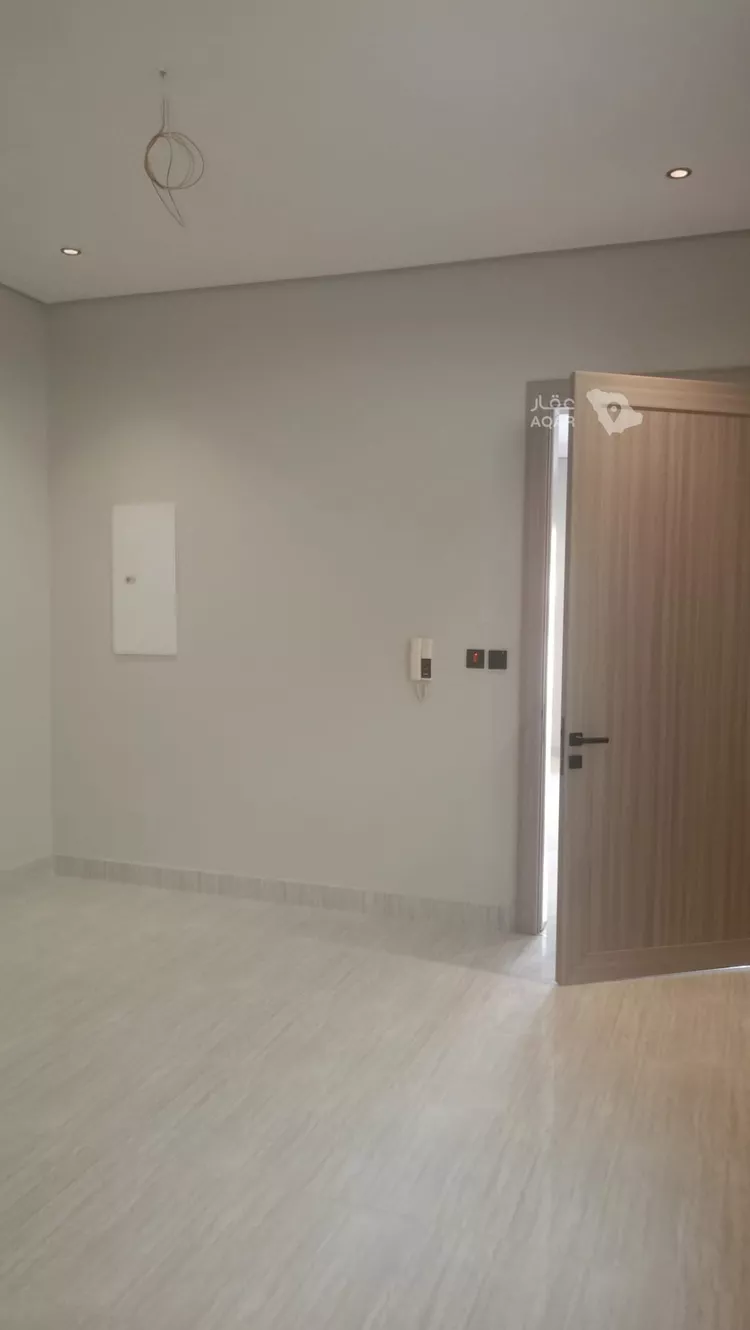 Floor for Sale in Riyadh Ar Rimal 8