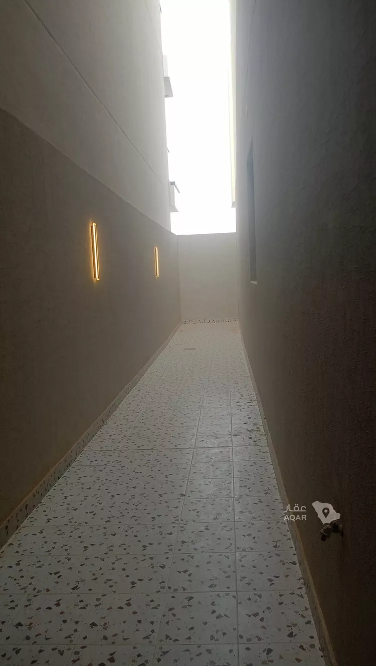 Floor for Sale in Riyadh Ar Rimal 19