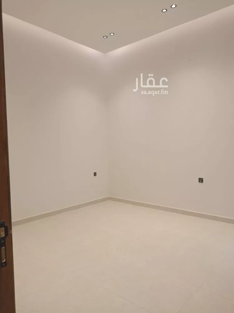 Floor for Sale in Riyadh Al Janadriyah 6