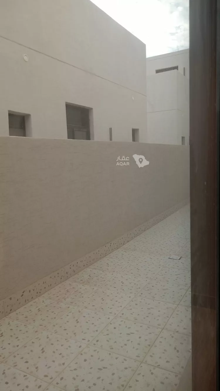 Floor for Sale in Riyadh Ar Rimal 9