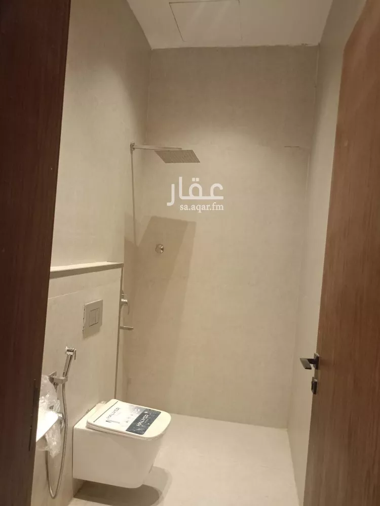Floor for Sale in Riyadh Al Janadriyah 8
