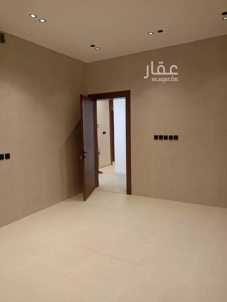 Floor for Sale in Riyadh Al Janadriyah 14