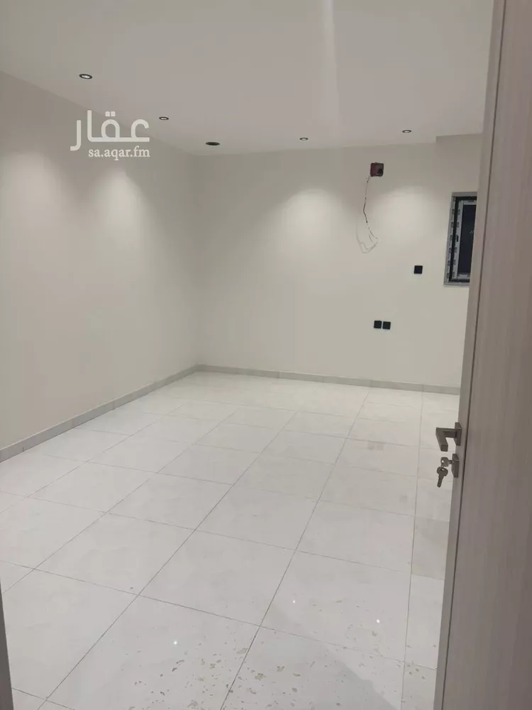 فيلا للبيع في شارع جنادة بن مالك, حي العوالي, مدينة الرياض, منطقة الرياض 12