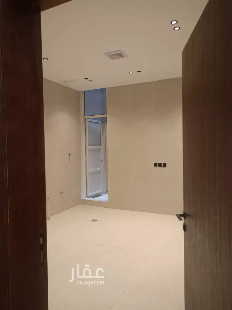 Floor for Sale in Riyadh Al Janadriyah 15