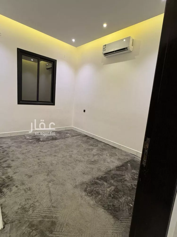 Floor for Sale in Riyadh Ar Rimal 10