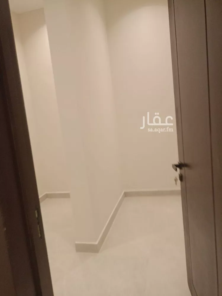 دور للبيع في شارع عثمان الرويني, حي البيان, مدينة الرياض, منطقة الرياض 9