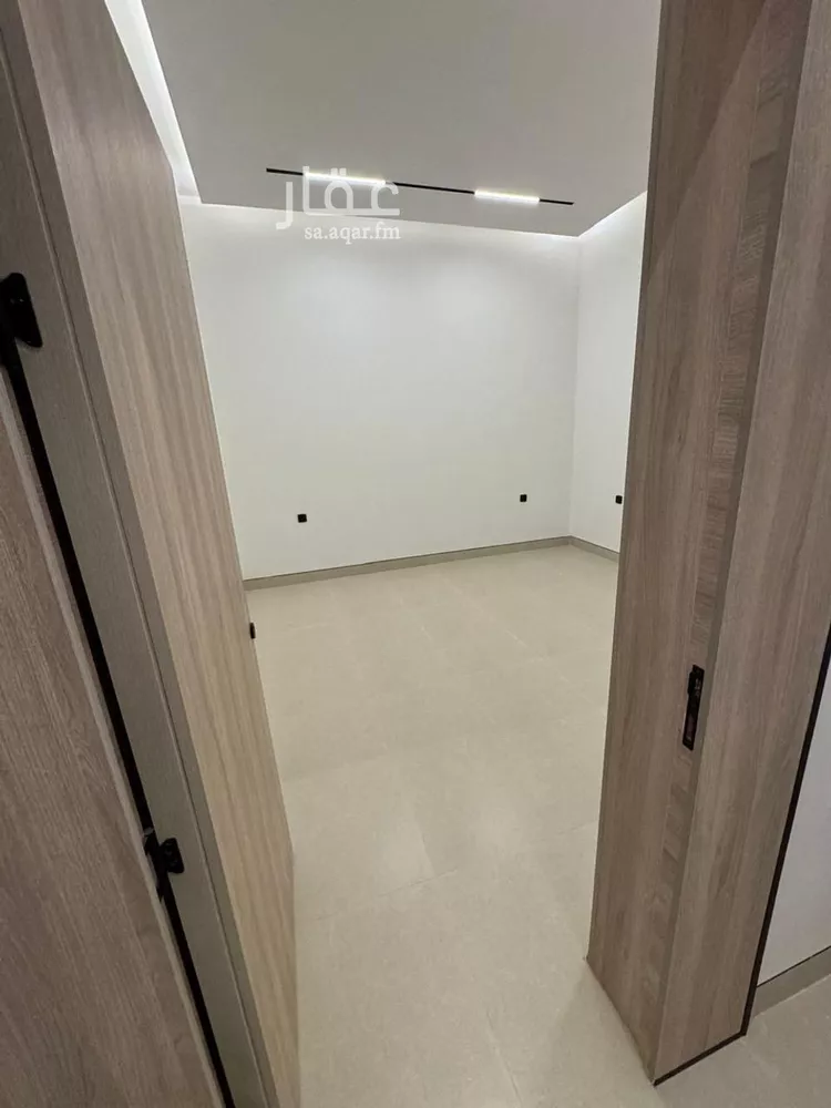 Floor for Sale in Riyadh Ar Rimal 11