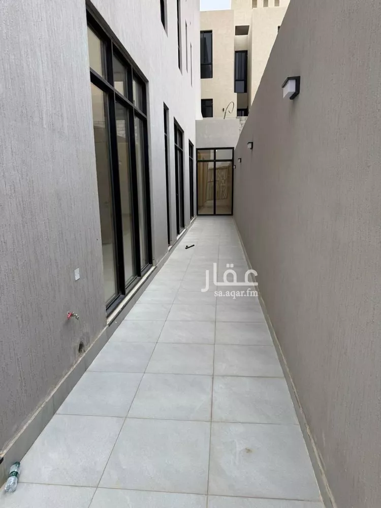 Floor for Sale in Riyadh Ar Rimal 13