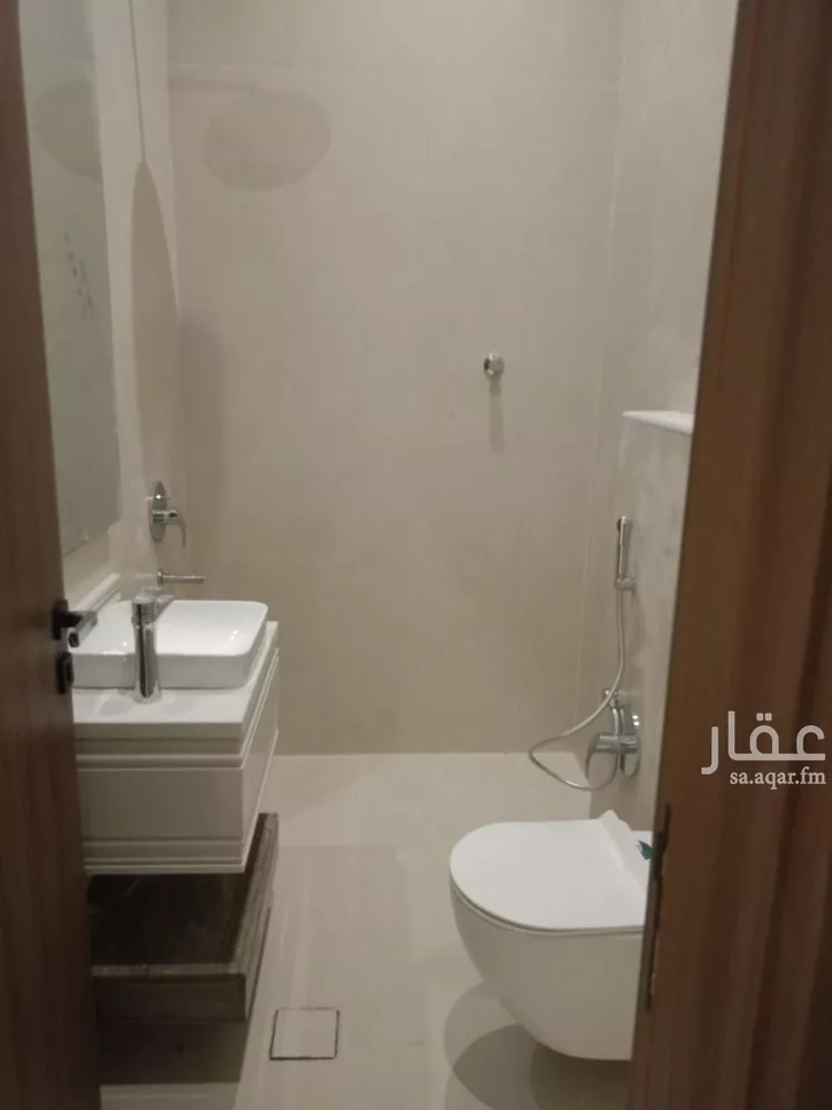 Floor for Sale in Riyadh Al Janadriyah 6