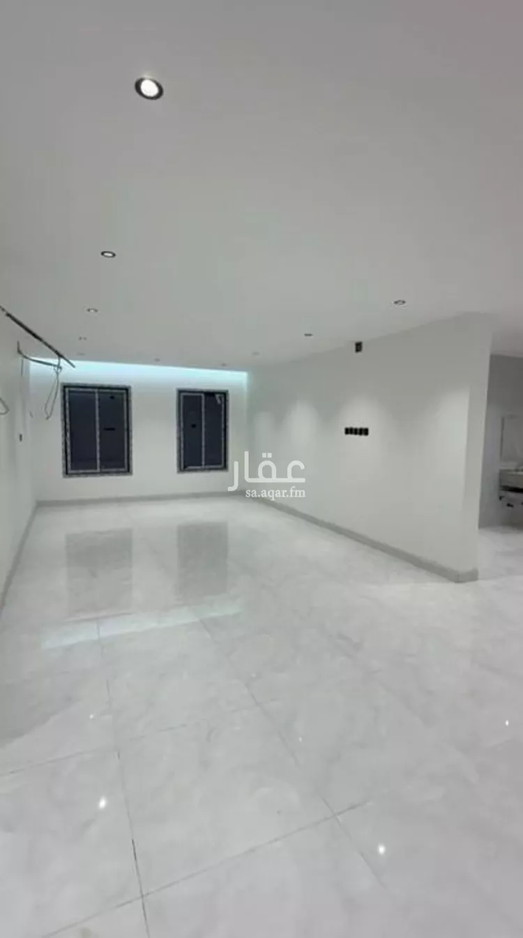 فيلا للبيع في شارع جنادة بن مالك, حي العوالي, مدينة الرياض, منطقة الرياض 10
