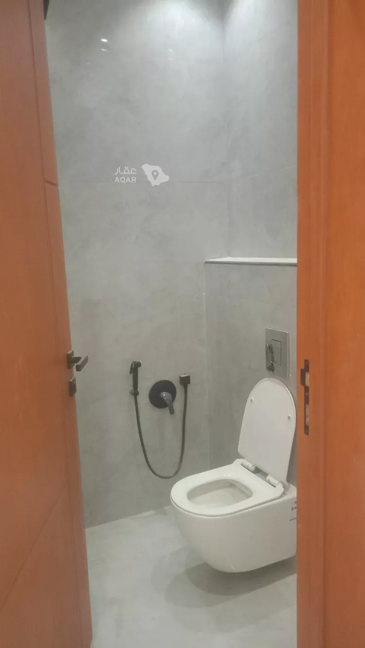 Floor for Sale in Riyadh Ar Rimal 11