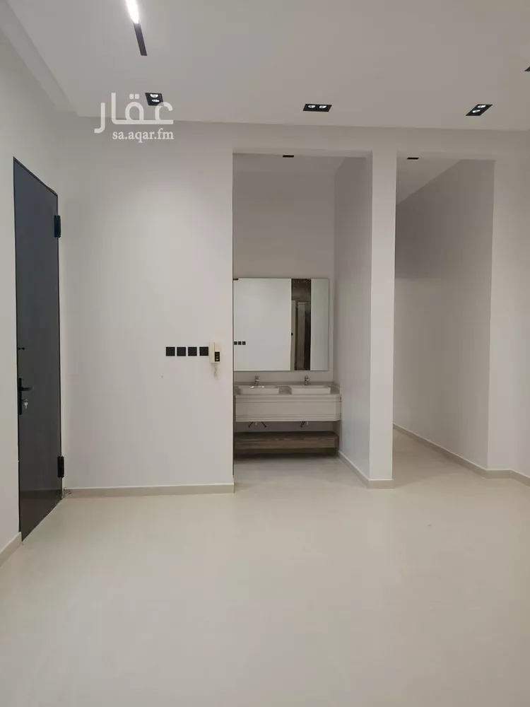 Floor for Sale in Riyadh Al Janadriyah 13