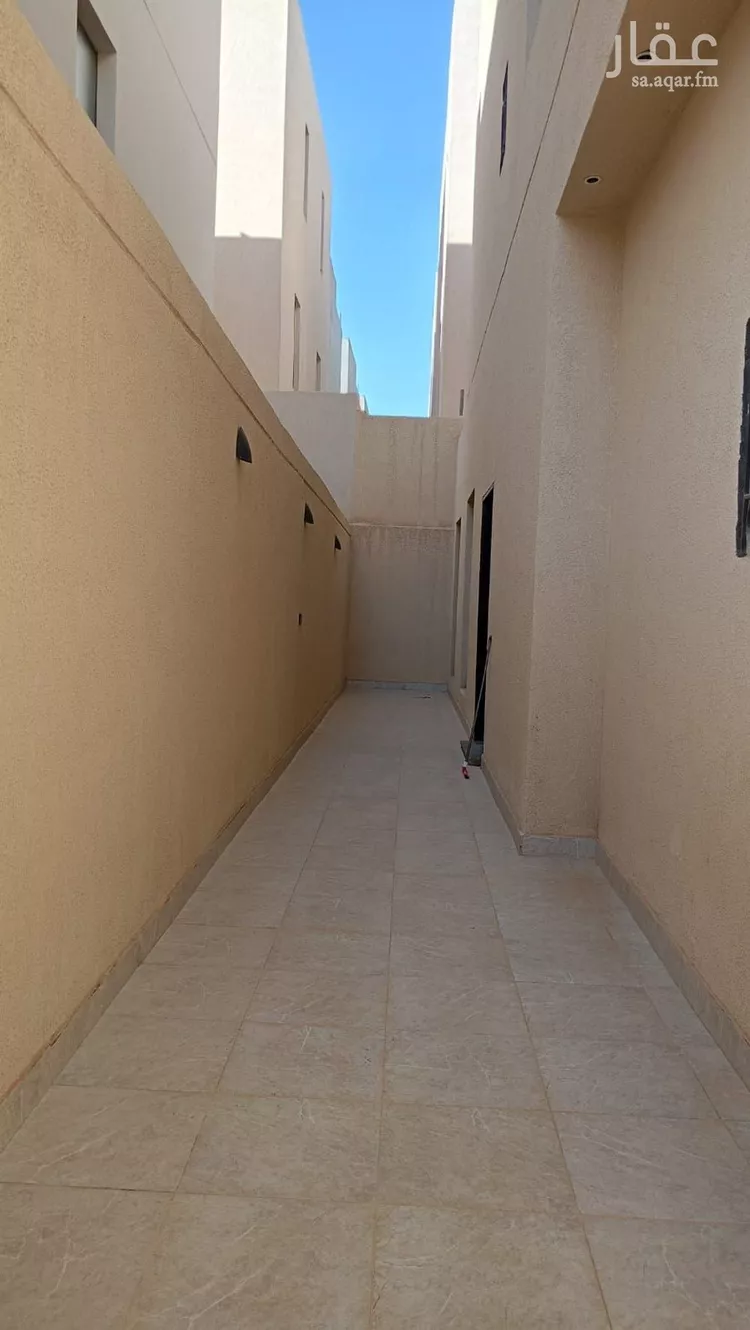 فيلا للبيع في شارع عمر بن الحبيب, حي الجنادرية, مدينة الرياض, منطقة الرياض 14