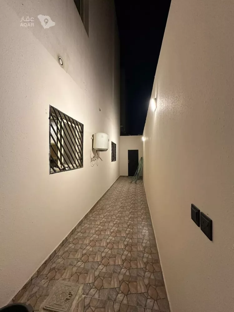 Floor for Rent in Riyadh Al Arid 4