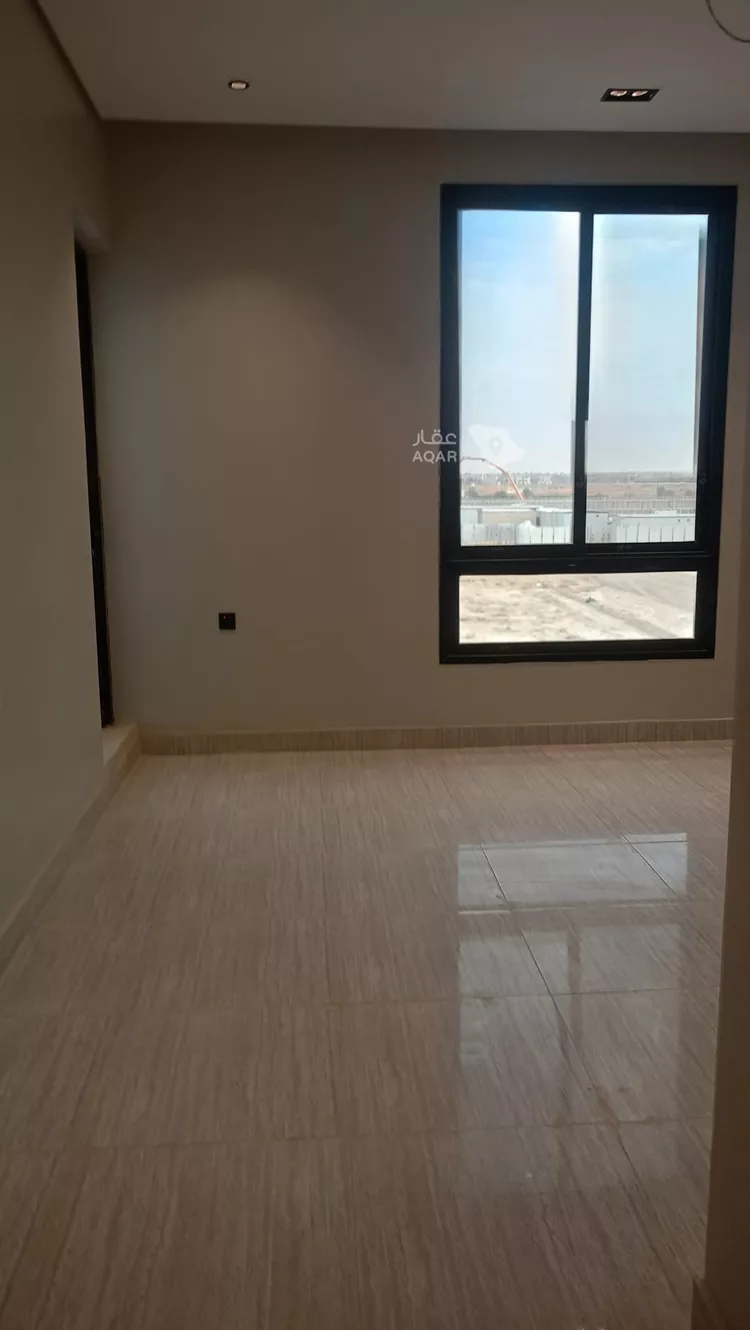 Floor for Sale in Riyadh Ar Rimal 3