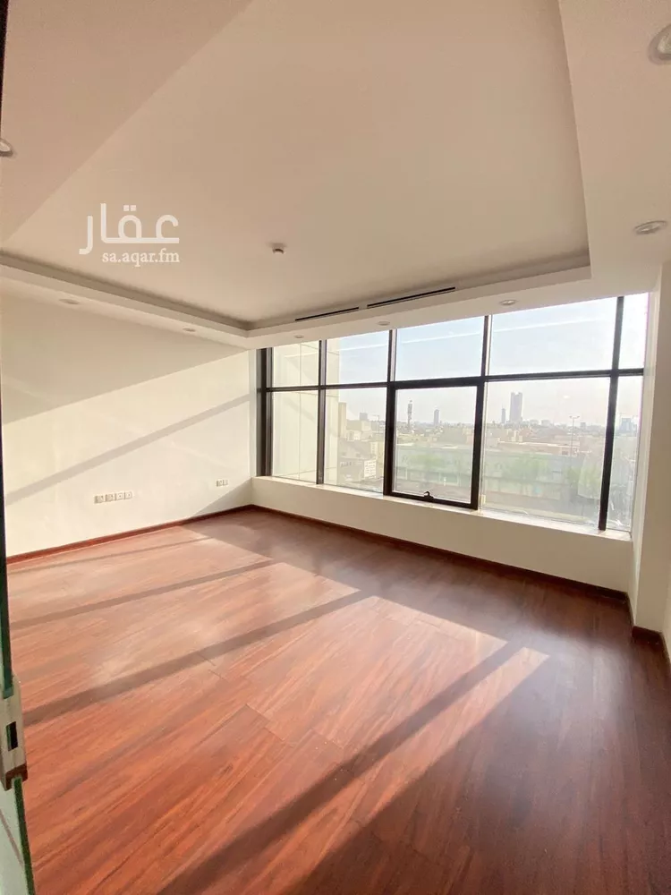 مكتب تجاري للإيجار في شارع الملك عبدالعزيز ابن عبدالرحمن سعود الفرعي, حي المصيف, مدينة الرياض, منطقة الرياض