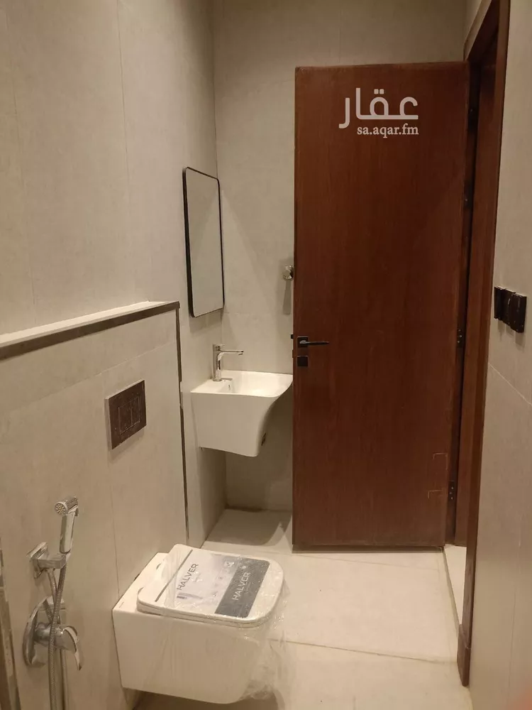 Floor for Sale in Riyadh Al Janadriyah 25