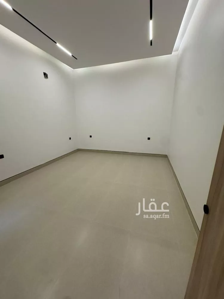 Floor for Sale in Riyadh Ar Rimal 12