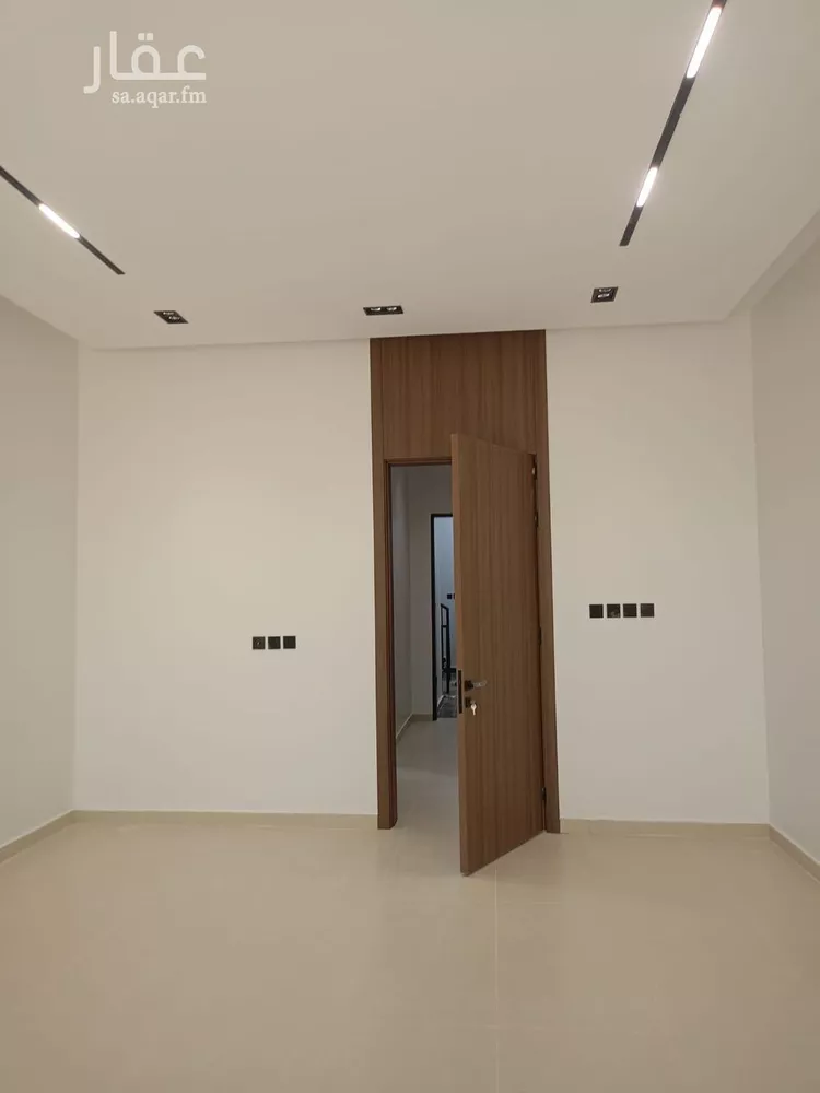 Floor for Sale in Riyadh Al Janadriyah 11