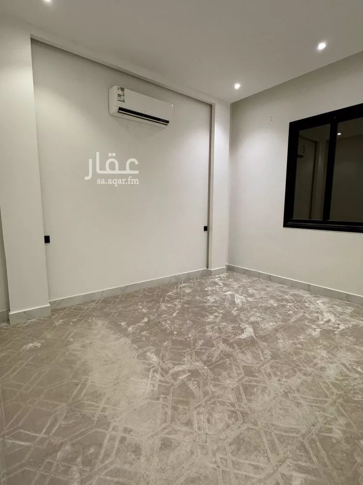 Floor for Sale in Riyadh Ar Rimal 9