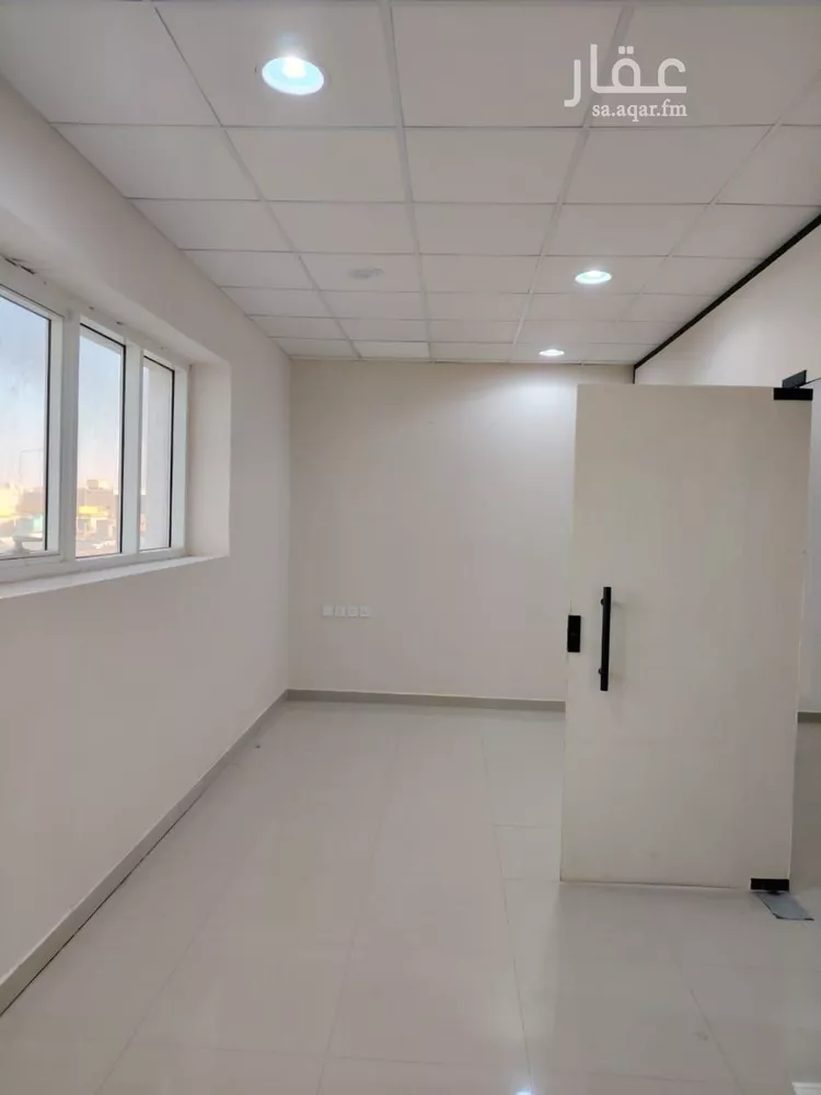 مكتب تجاري للإيجار في شارع علي البجادي, حي الرمال, مدينة الرياض, منطقة الرياض صورة 5
