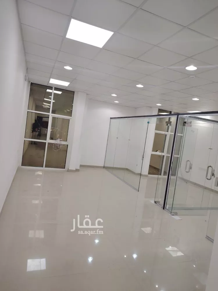 مكتب تجاري للإيجار في شارع علي البجادي, حي الرمال, مدينة الرياض, منطقة الرياض صورة 3