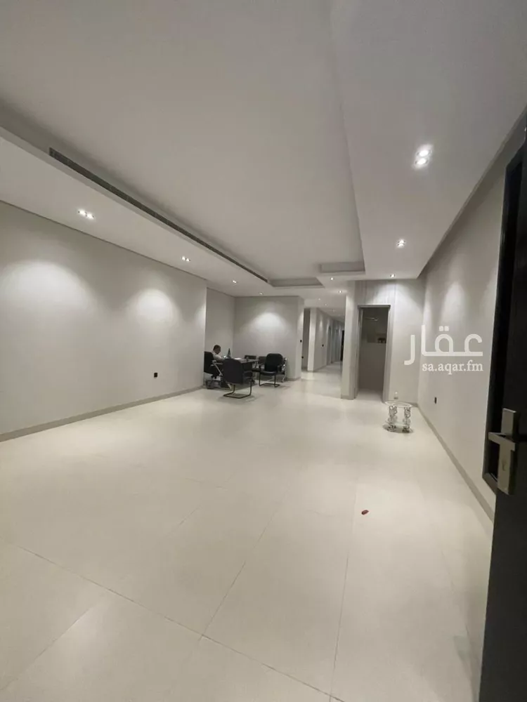 Floor for Sale in Riyadh Al Yarmouk 6