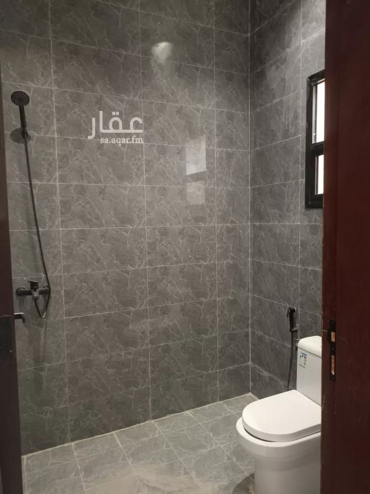 فيلا للبيع في شارع عمر بن الحبيب, حي الجنادرية, مدينة الرياض, منطقة الرياض 8