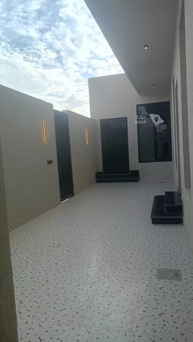 Floor for Sale in Riyadh Ar Rimal 3