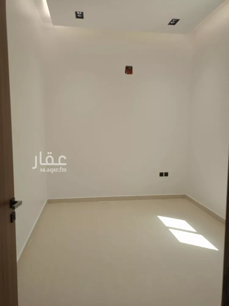 Floor for Sale in Riyadh Al Janadriyah 6