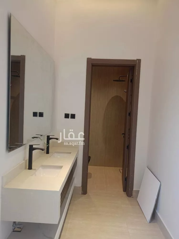دور للبيع في شارع خريص, حي الجنادرية, مدينة الرياض, منطقة الرياض 8