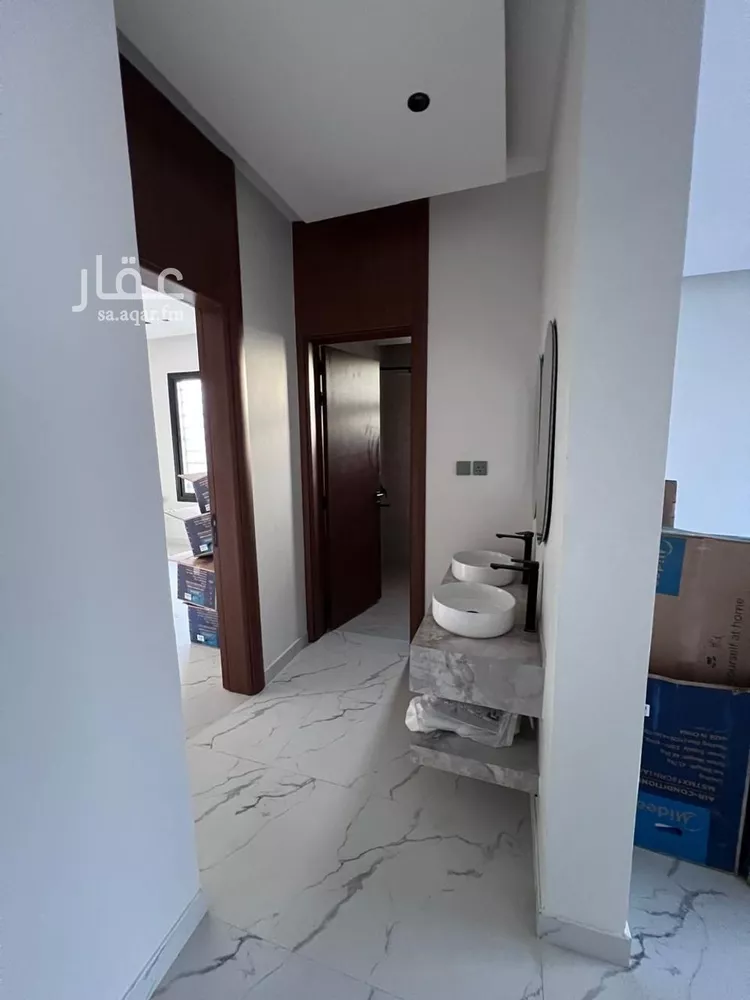 Floor for Rent in Riyadh Al Janadriyah 8