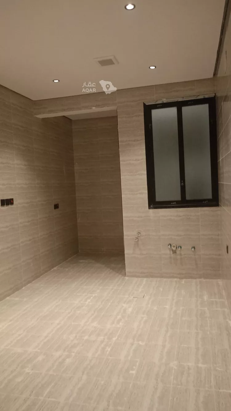 Floor for Sale in Riyadh Ar Rimal 10