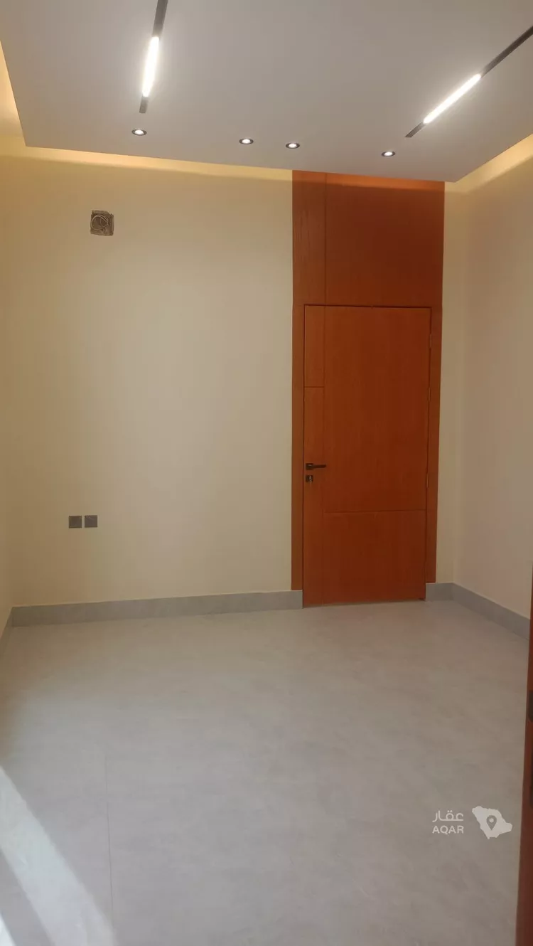 Floor for Sale in Riyadh Ar Rimal 12