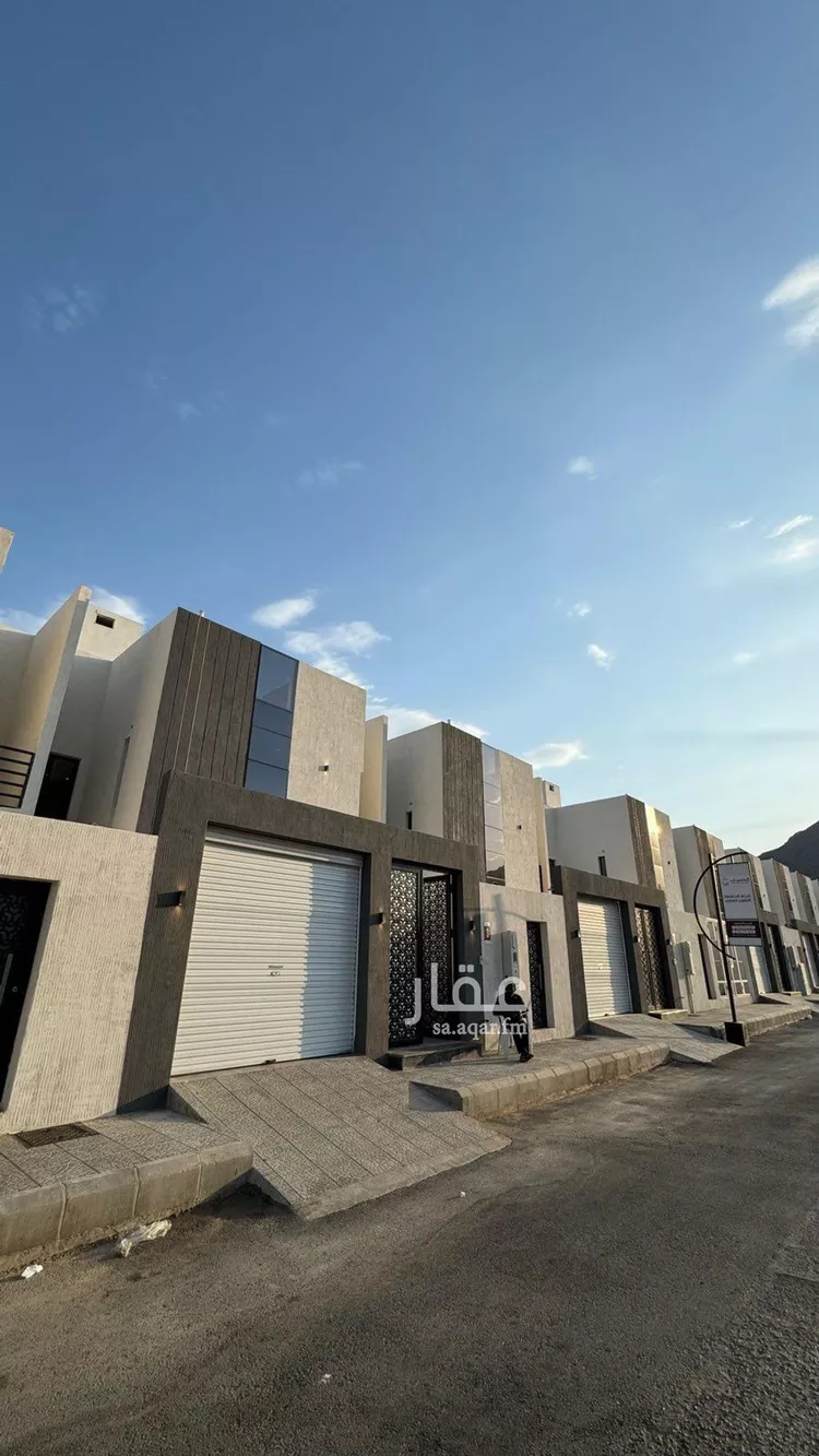فيلا للبيع في شارع علي ابن المديني, حي بنى بياضة, مدينة المدينه المنوره, منطقة المدينة المنورة صورة 2