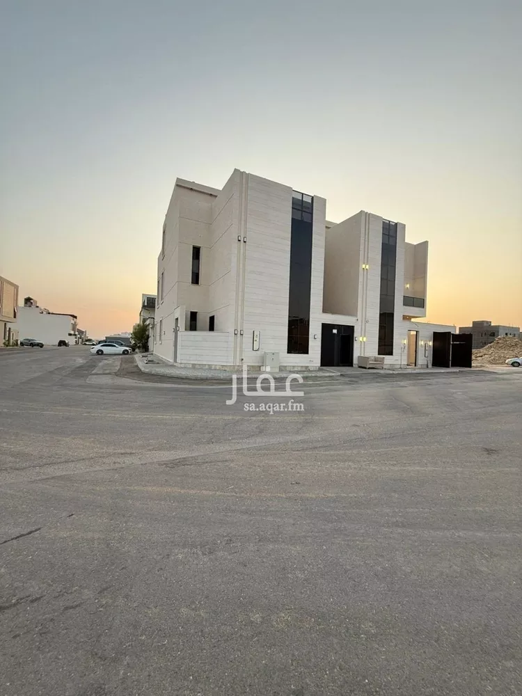 فيلا للبيع في شارع أحمد الكازروني, حي المهدية, مدينة الرياض, منطقة الرياض صورة 3