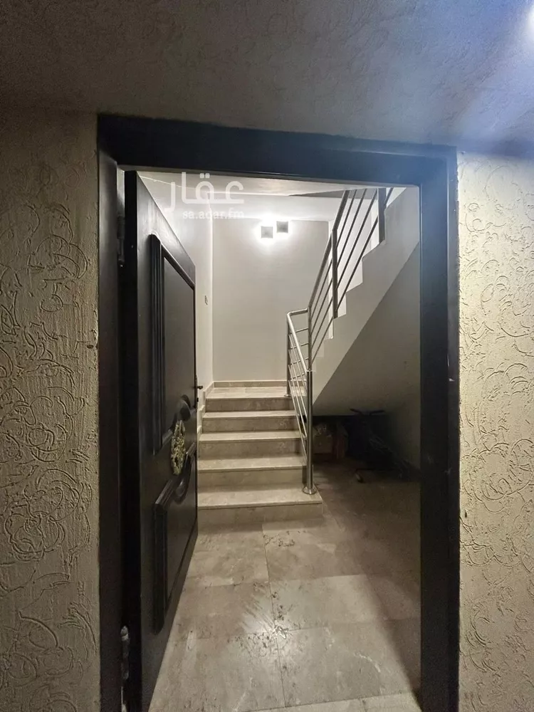 Floor for Rent in Riyadh Al Malqa 6