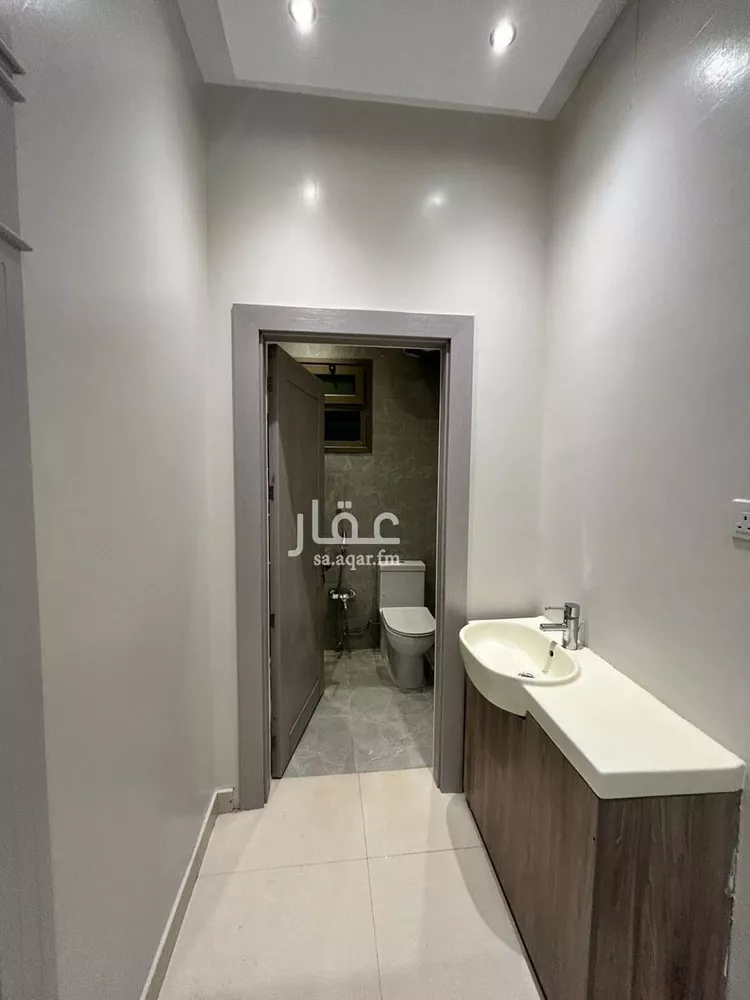 Floor for Rent in Riyadh Al Malqa 7
