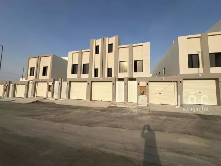 دور للبيع في شارع نصر الزواوي, حي عكاظ, مدينة الرياض, منطقة الرياض صورة 2