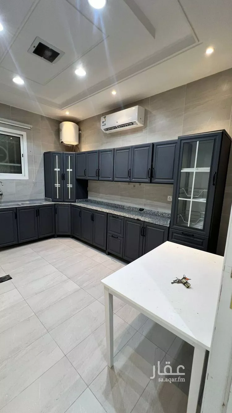 شقة للإيجار في شارع شهيد الدين ثم الوطن عمر محمد ناصر القح, حي العارض, مدينة الرياض, منطقة الرياض