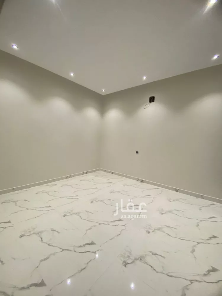 دور للبيع في شارع عبدالعزيز بن عبدالملك, حي طويق, مدينة الرياض, منطقة الرياض 15