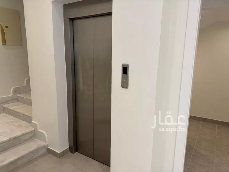 فيلا للبيع في شارع احمد بن نصر الخفاف, حي العارض, مدينة الرياض, منطقة الرياض صورة 2