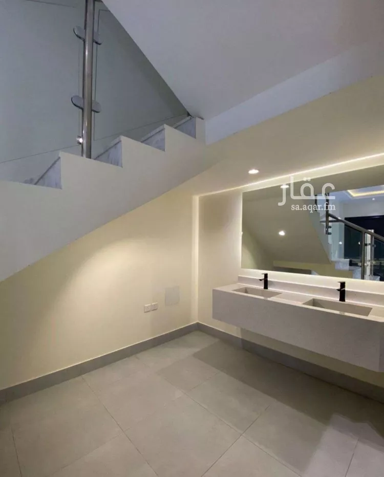 فيلا للبيع في شارع احمد بن نصر الخفاف, حي العارض, مدينة الرياض, منطقة الرياض صورة 3